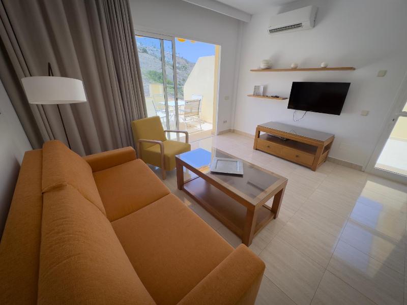 One-Bedroom Apartment image 3