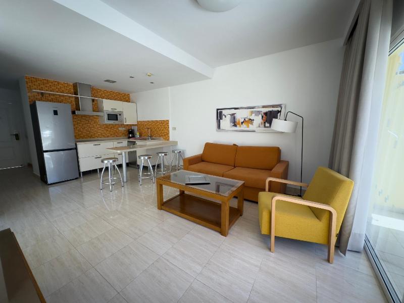 One-Bedroom Apartment image 4