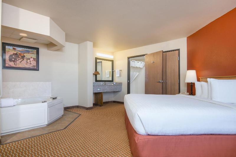 King Suite with Jetted Tub - Non-Smoking image 1