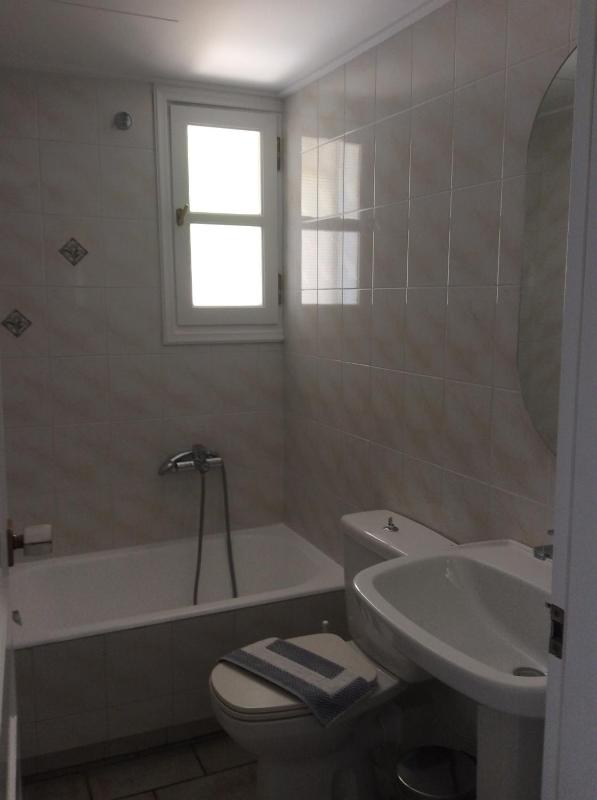 Economy Triple Room image 2
