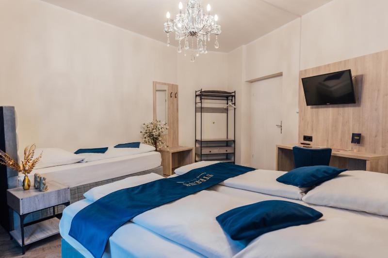 Economy Triple Room with Shared Bathroom image 4