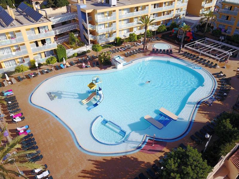 Apartment with Pool View  image 3
