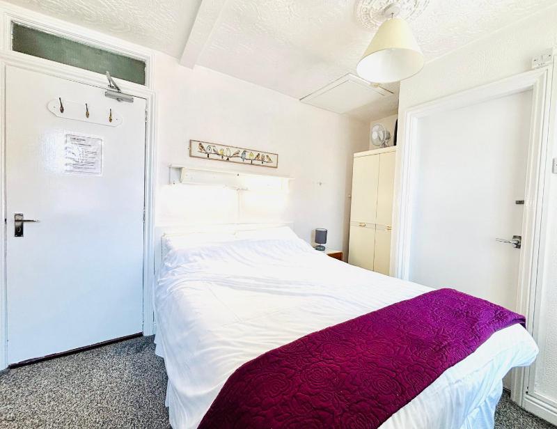 Studio Apartment - 7 image 4