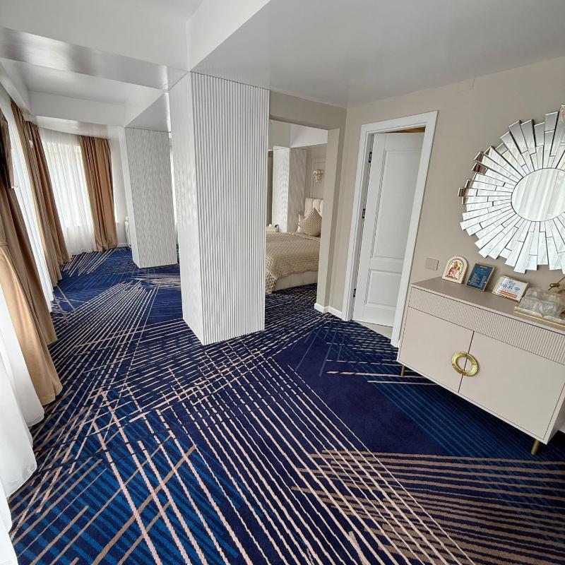Deluxe Family Suite image 4