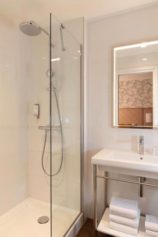 Comfort Triple Room image 4