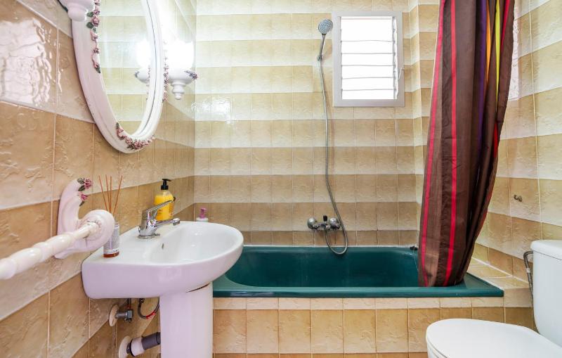 2 Bedroom Gorgeous Apartment In Faro De Cullera - image 10