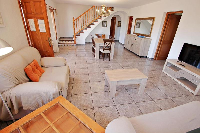 Emilia - holiday home with ocean view and private pool in Benissa - image 10