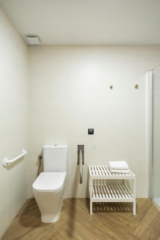 Quadruple Room image 3