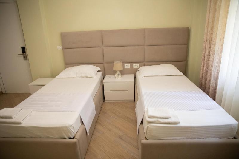 Hotel Merkaj - image 9