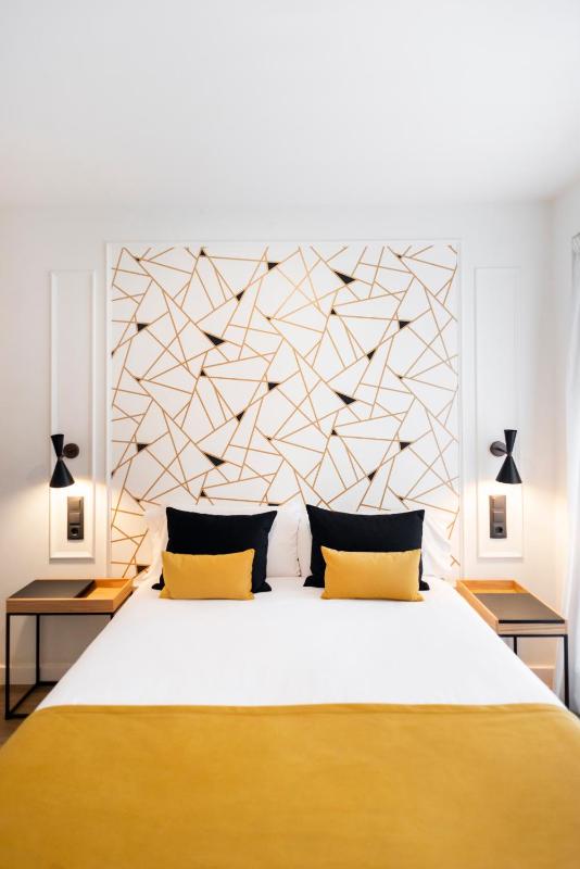 Double Room image 3