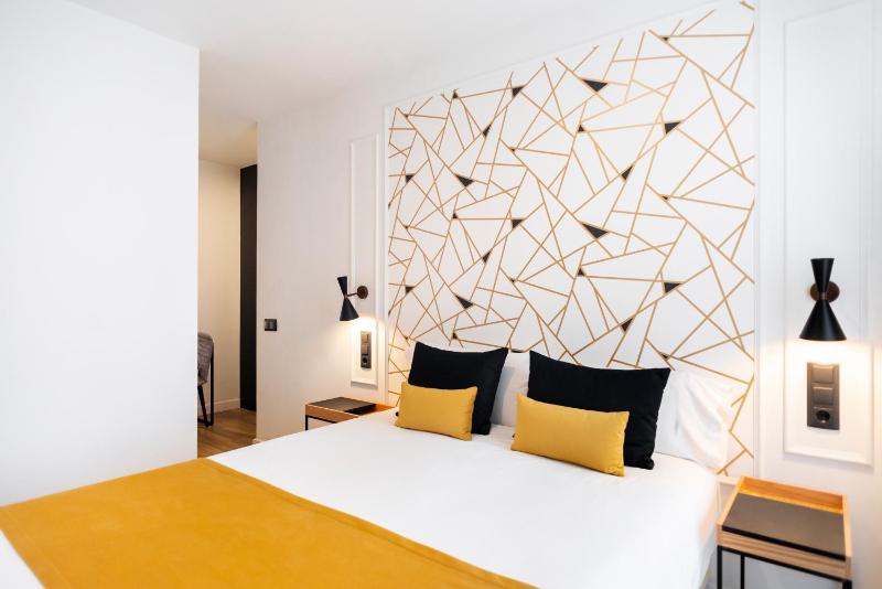 Double Room image 4