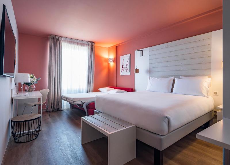 Deluxe Double Room - Breakfast Included image 2