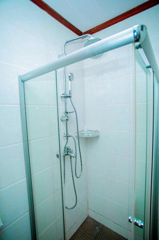 La Posh Hotel - image 11