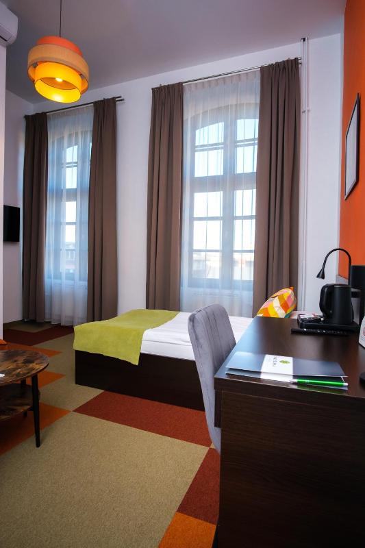 Single Room image 3