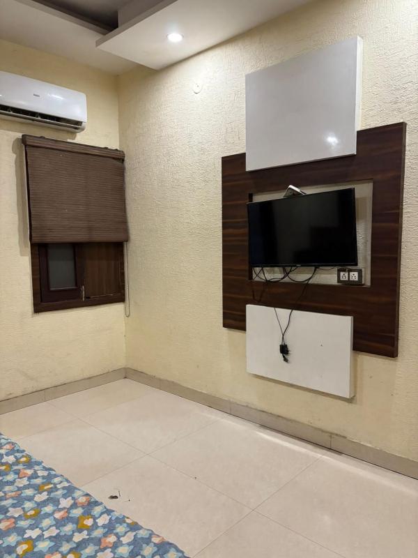 Azaad lifestyle 10 meters from bus stand - image 7