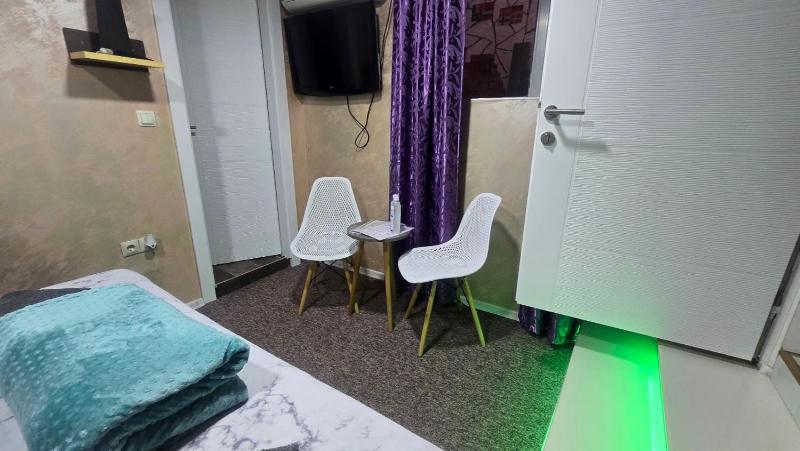 Double Room with Private Bathroom image 4