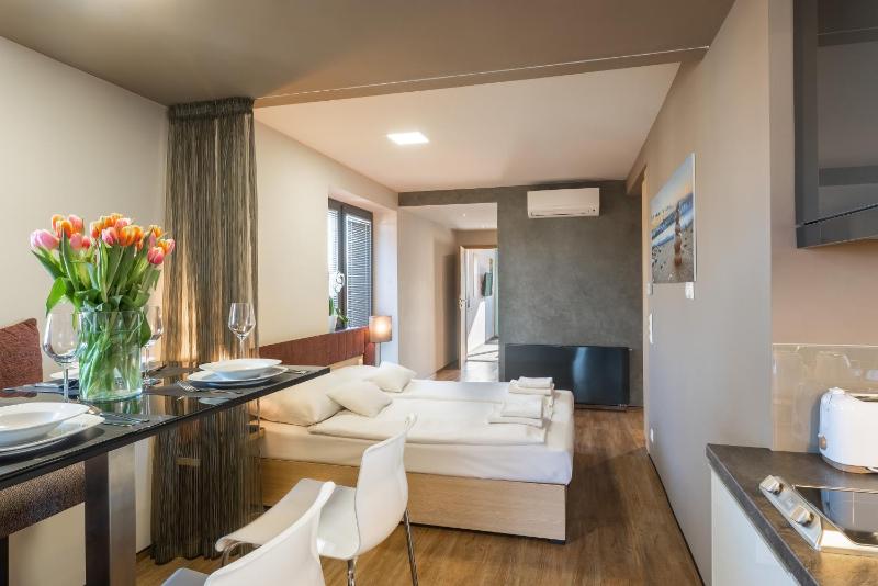 Deluxe Two-Bedroom Apartment image 2