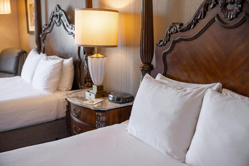 Deluxe Queen Room with Two Queen Beds image 2