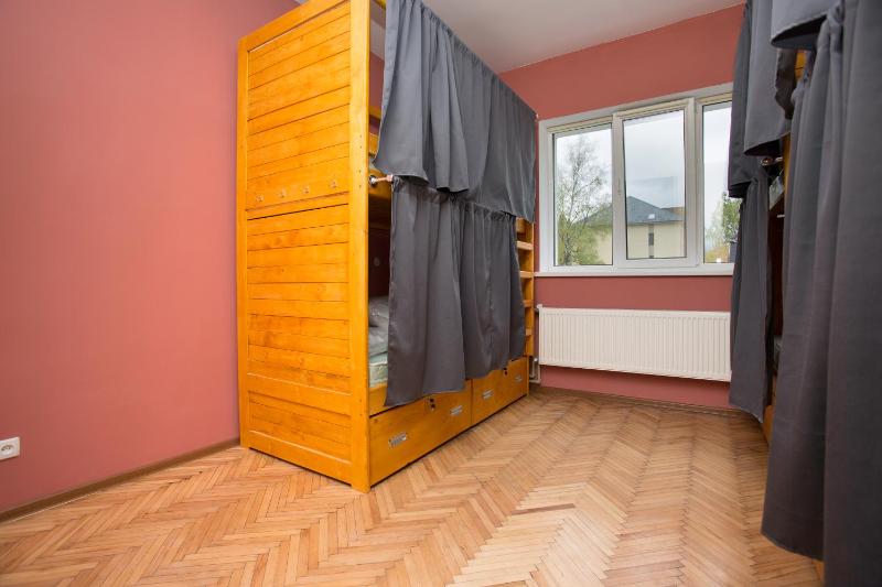Bed in 6-Bed Dormitory Room image 3