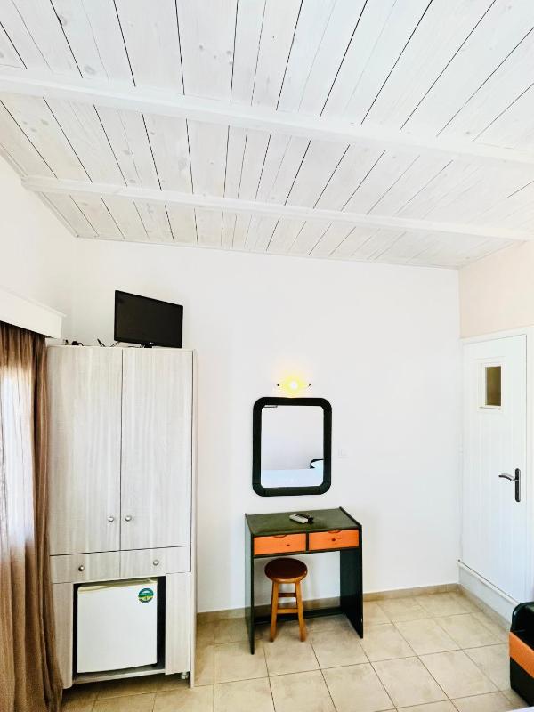 Double Room with Garden View image 1