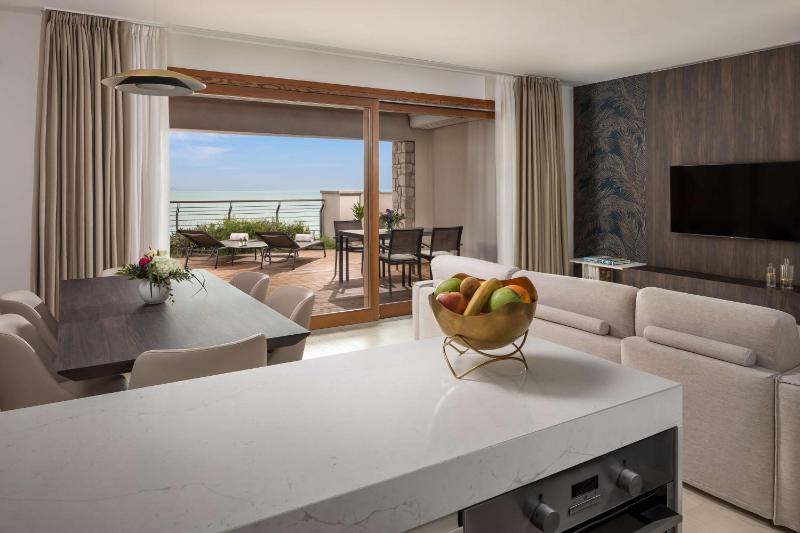 Apartment 2 bedrooms with Terrace and Marina View image 3