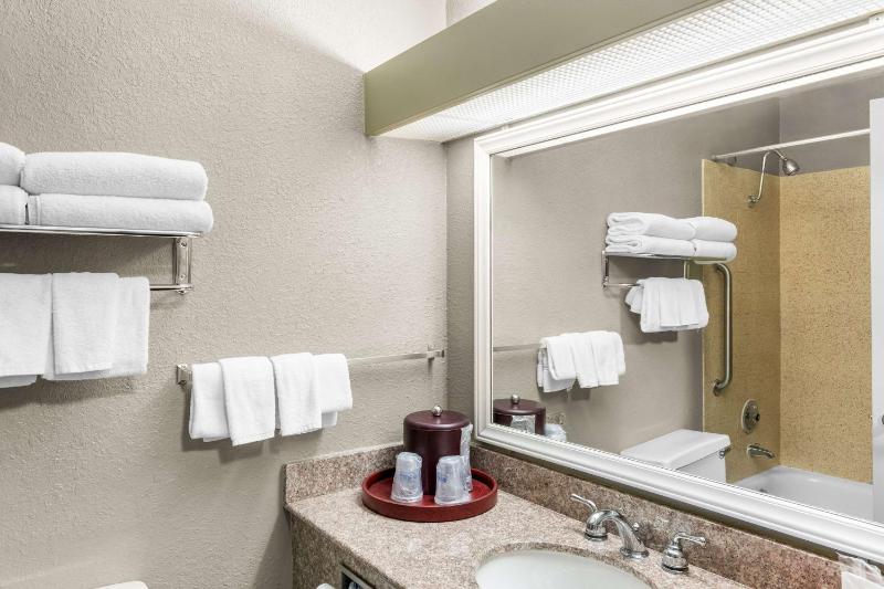 SureStay Hotel by Best Western SeaTac Airport North - image 10