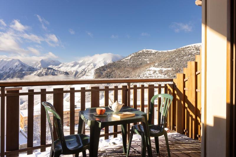 Deluxe Double Room with Balcony image 2