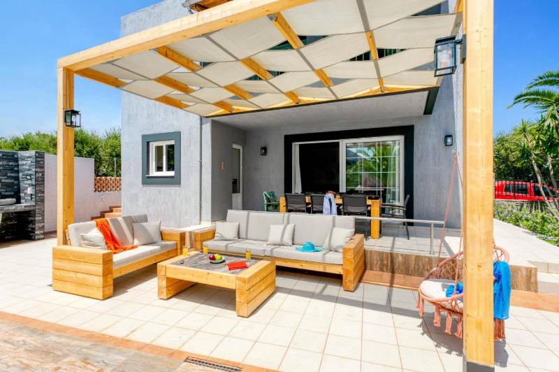 Villa Alpha by Villa Plus - image 23