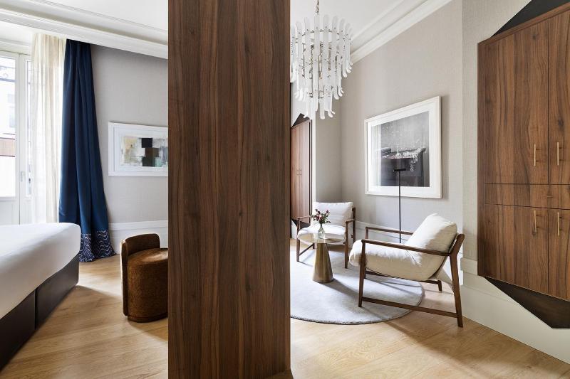 Deluxe Premium image 4