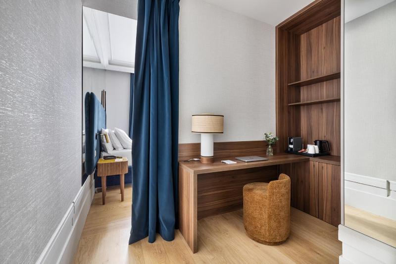 Deluxe Premium image 3