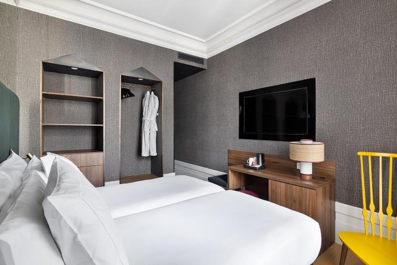 Standard Double or Twin Room image 2