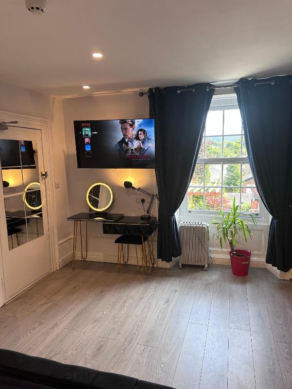 King Room with Garden View image 3