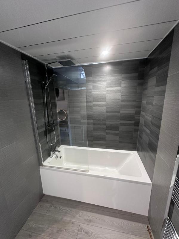 Classic Double Room with Bath image 4