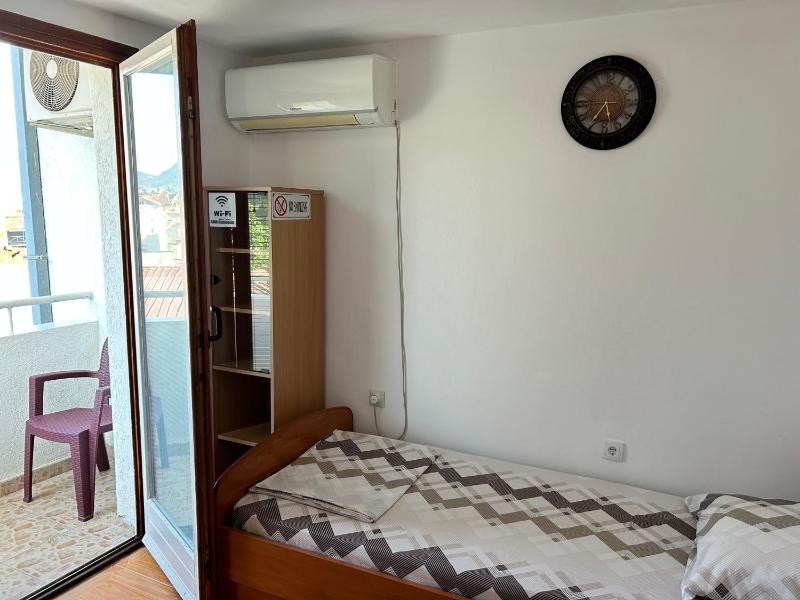 Single Room with Terrace image 4