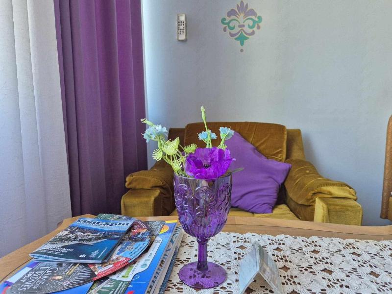 One-Bedroom Apartment image 4