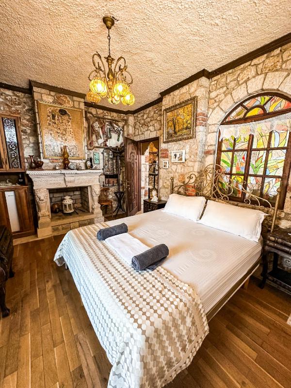 Deluxe Double Room with Sea View image 3