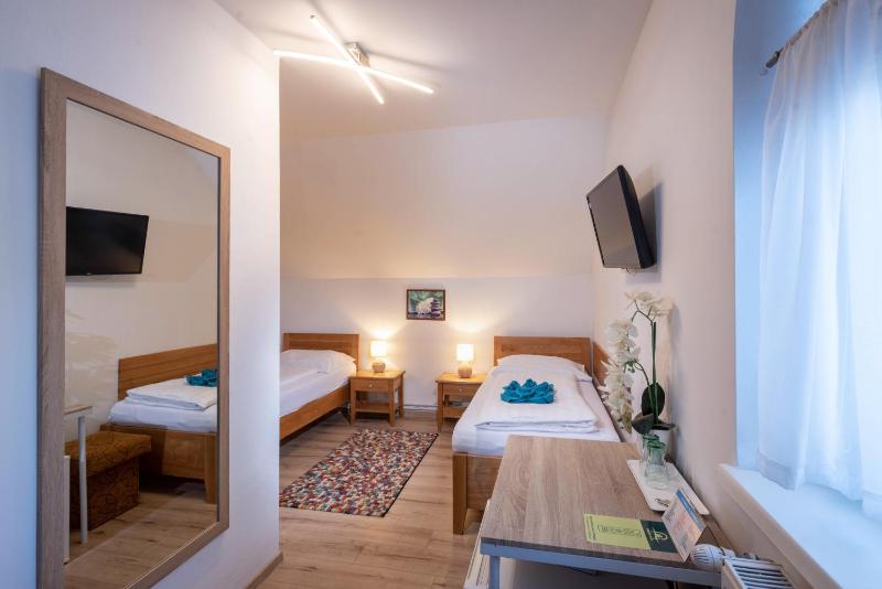 Twin Room image 1