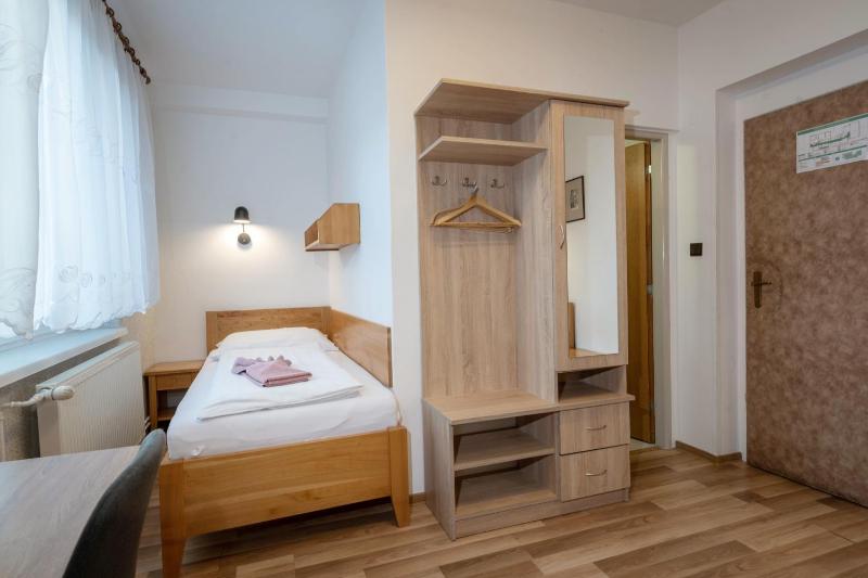 Single Room image 3