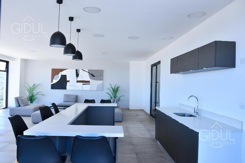 Modern Apartment in Downtown. A/C+ Wifi! - image 16