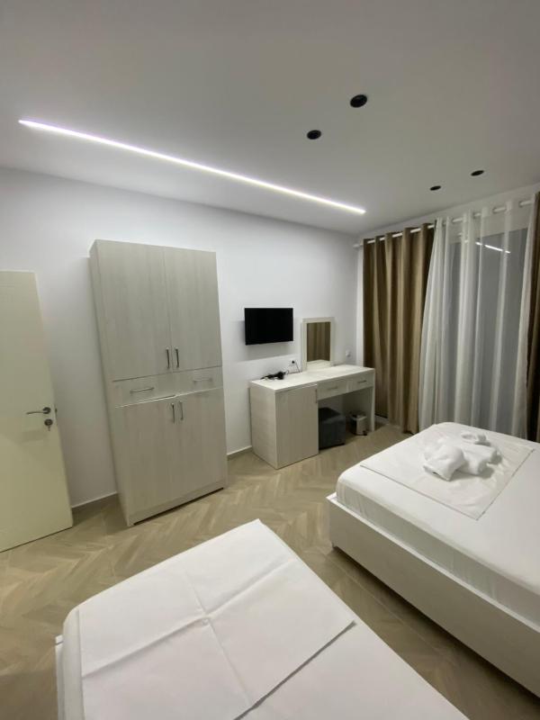 Deluxe Family Room image 3