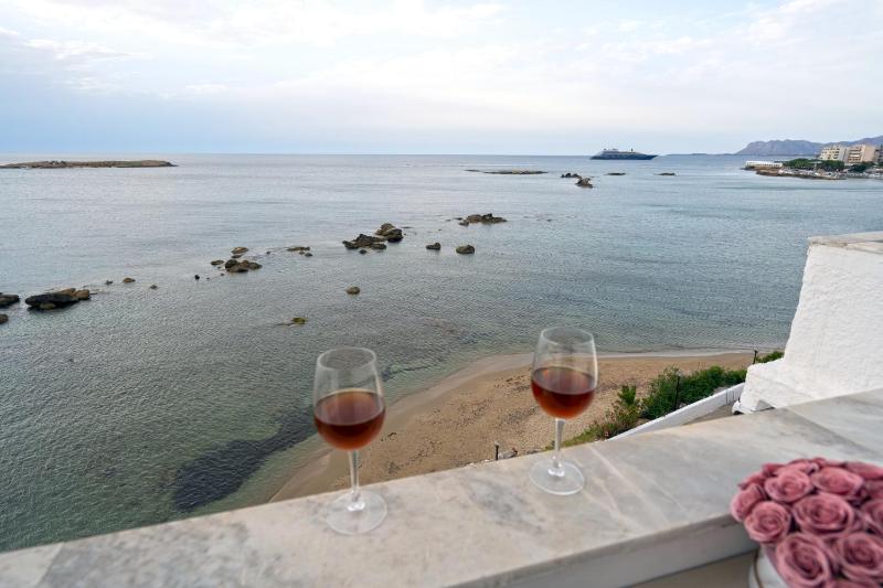 Superior Double Room with Sea View image 2