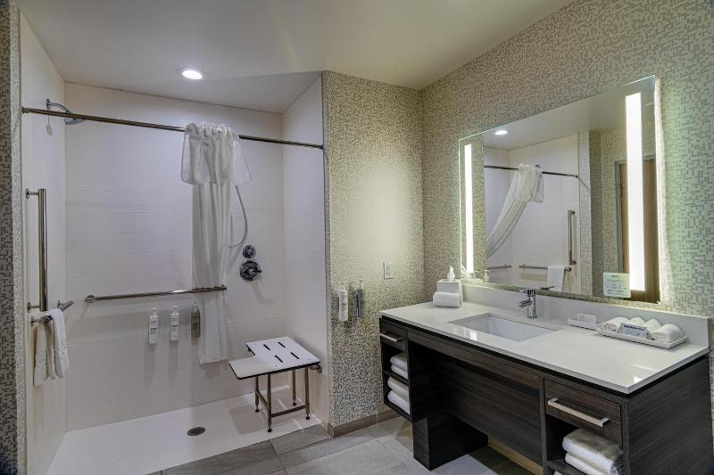 Studio Suite with Two Queen Beds and Tub - Mobility Access image 1