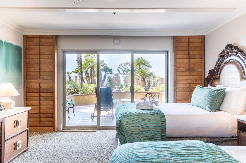 Partial Ocean View Standard Room image 3