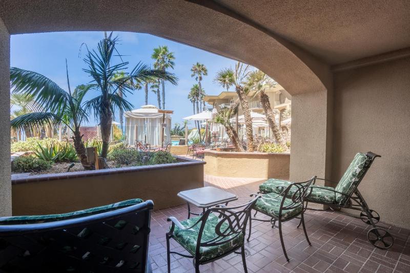 Partial Ocean View Junior Suite Queen image 4