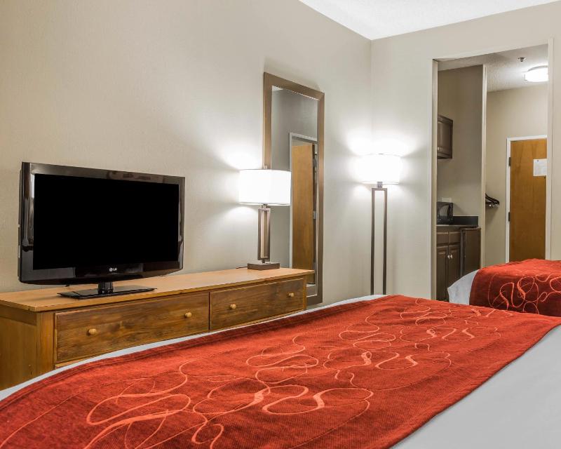 Queen Suite with Two Queen Beds - Non-Smoking image 2