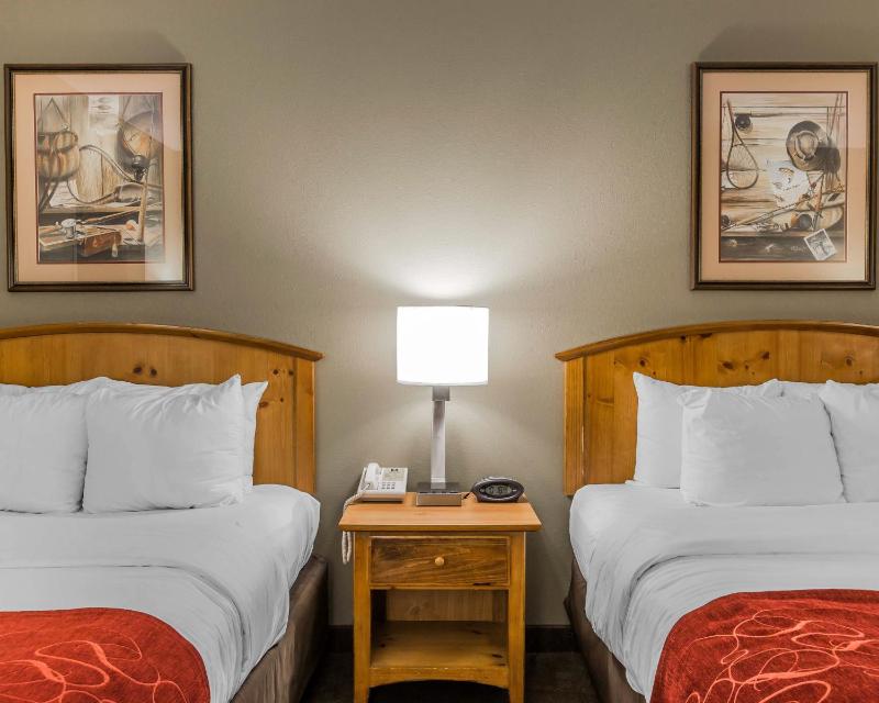 Queen Suite with Two Queen Beds - Non-Smoking image 4