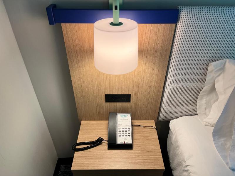 King Suite - Mobility Accessible/Non-Smoking image 4