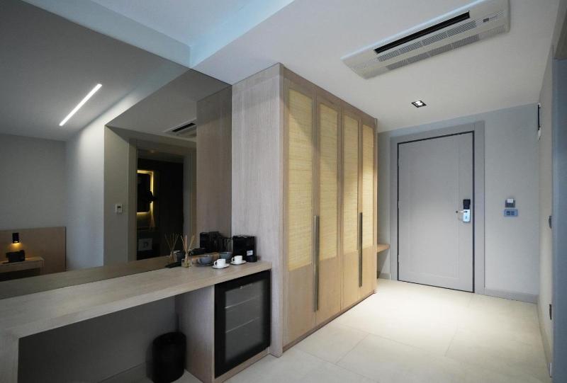 Deluxe Double Room with Sea View image 3