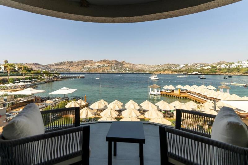 Deluxe Triple Room with Sea View image 1