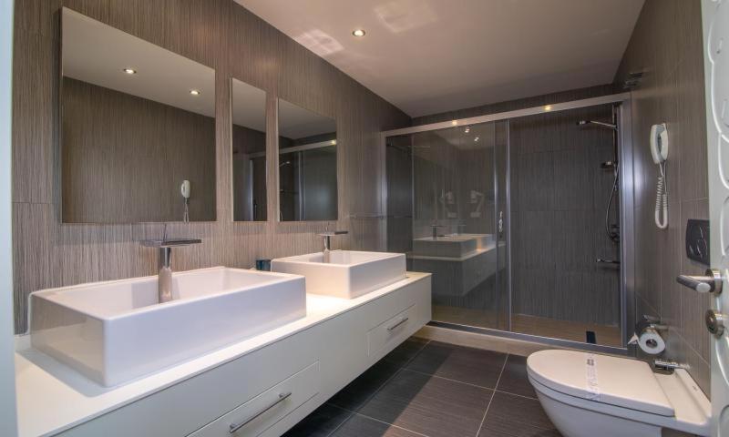 Deluxe Suite image 1